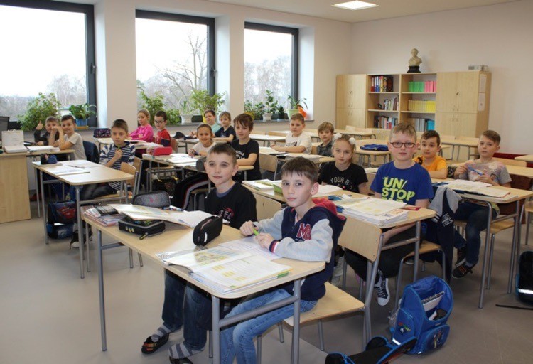 Zakończono rozbudowę szkoły w Rogoźnej, Karolina Truchel/Kamil Sławiński